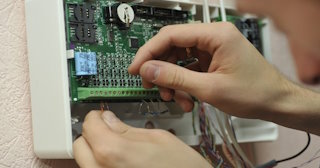 Монтаж аварийных сигнализаций от 3103 руб. в Брянске